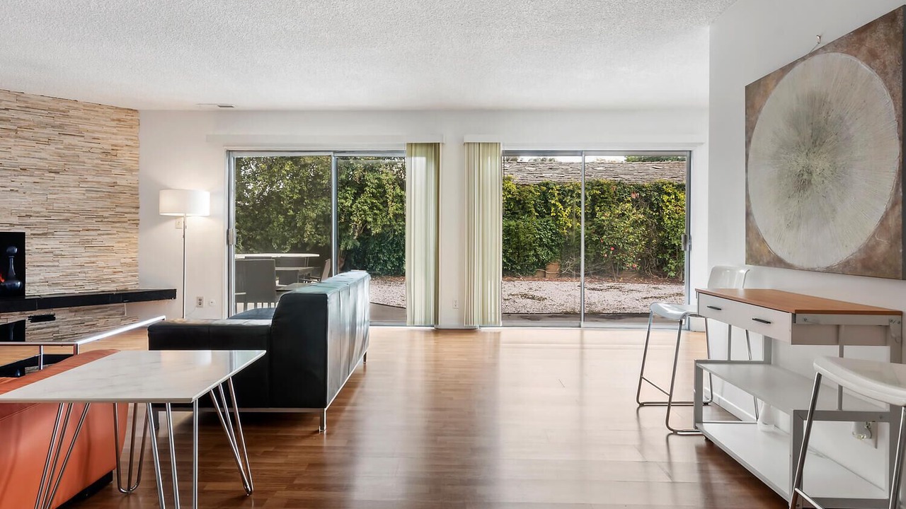 Photo of Livingroom in Valley Glen