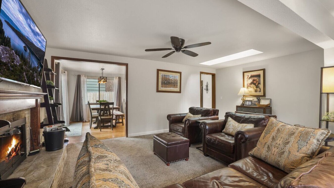 Photo of Livingroom in Black Bart