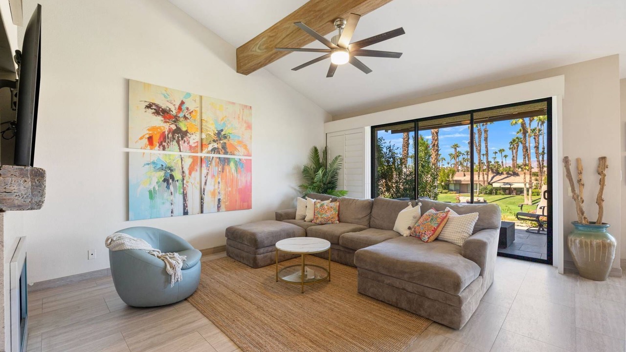 Photo of Livingroom in Palm Desert