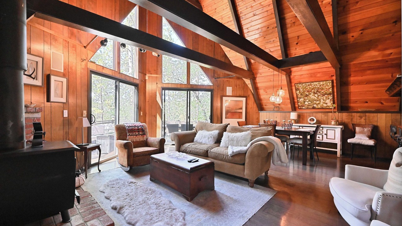 Photo of Livingroom in Hathaway Pines