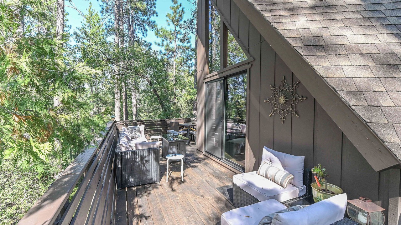 Photo of Patio Balcony in Hathaway Pines