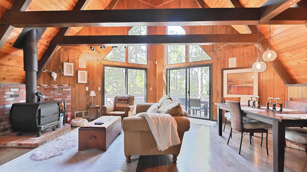 Photo of Livingroom in Hathaway Pines