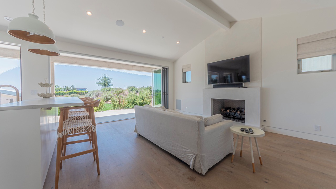 Photo of Livingroom in Western Malibu