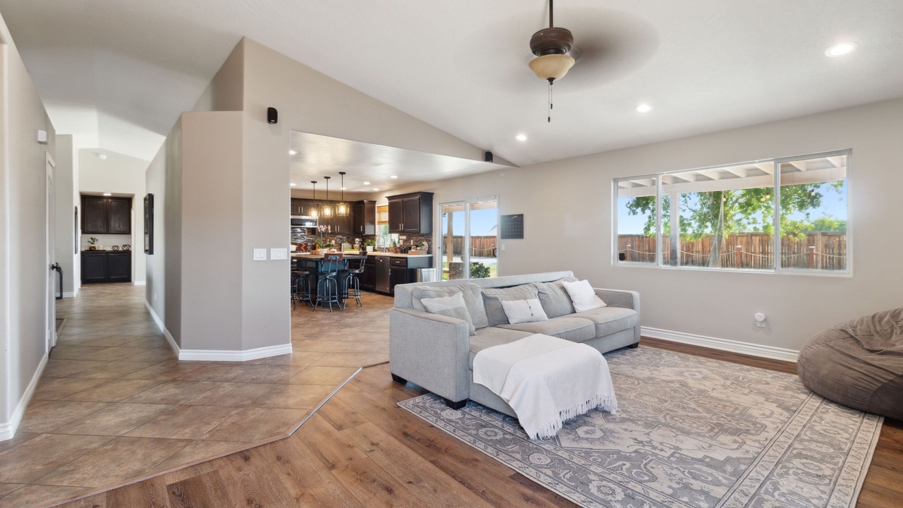 Photo of Livingroom in Apple Valley