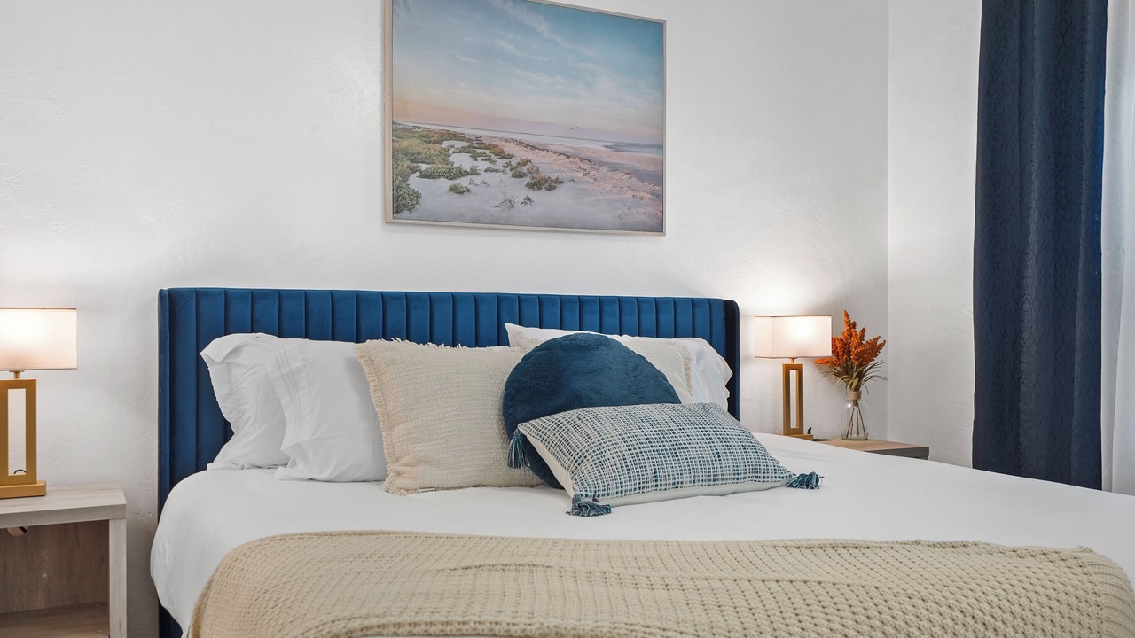 Photo of Bedroom in Belmont Shore