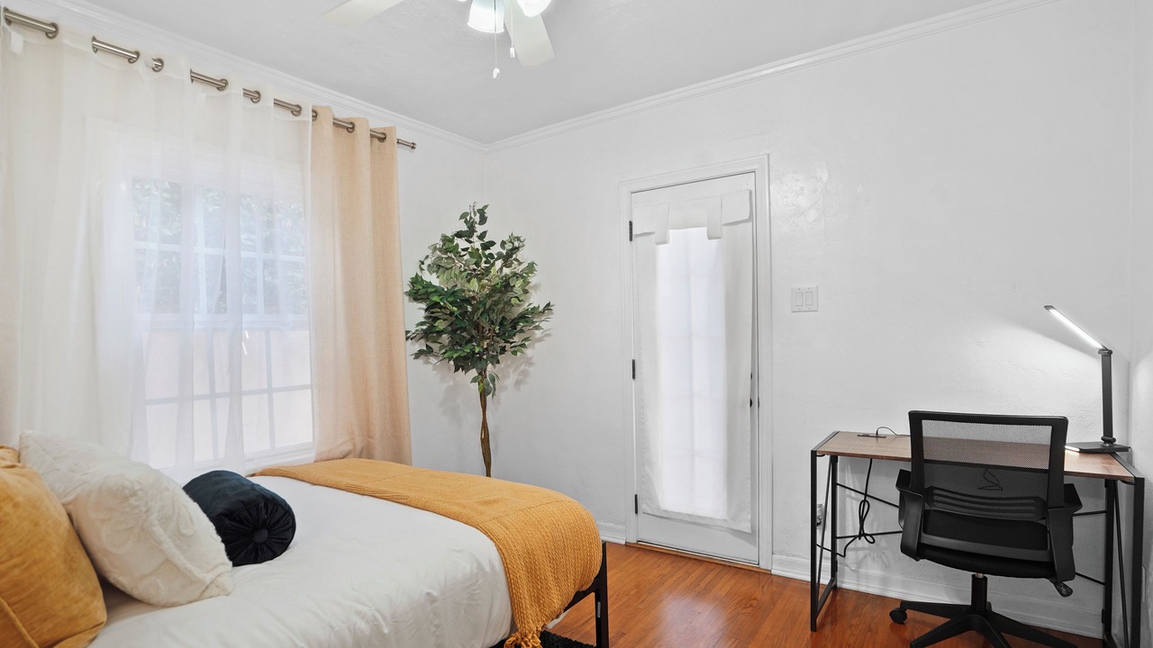 Photo of Bedroom in Belmont Shore