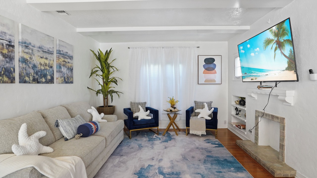 Photo of Livingroom in Belmont Shore
