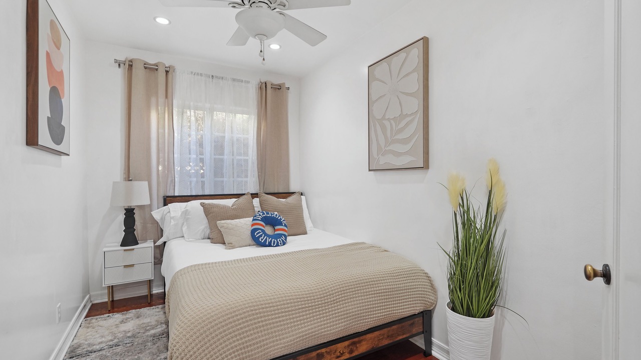 Photo of Bedroom in Belmont Shore