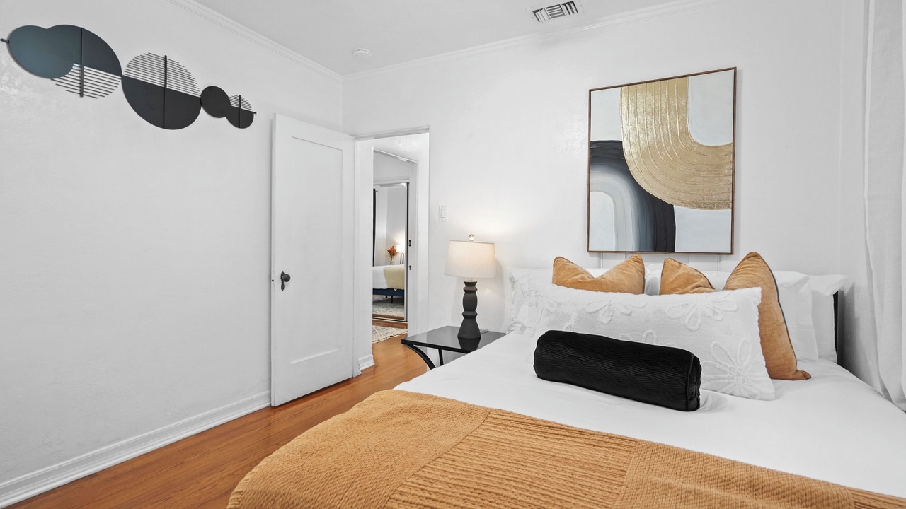 Photo of Bedroom in Belmont Shore