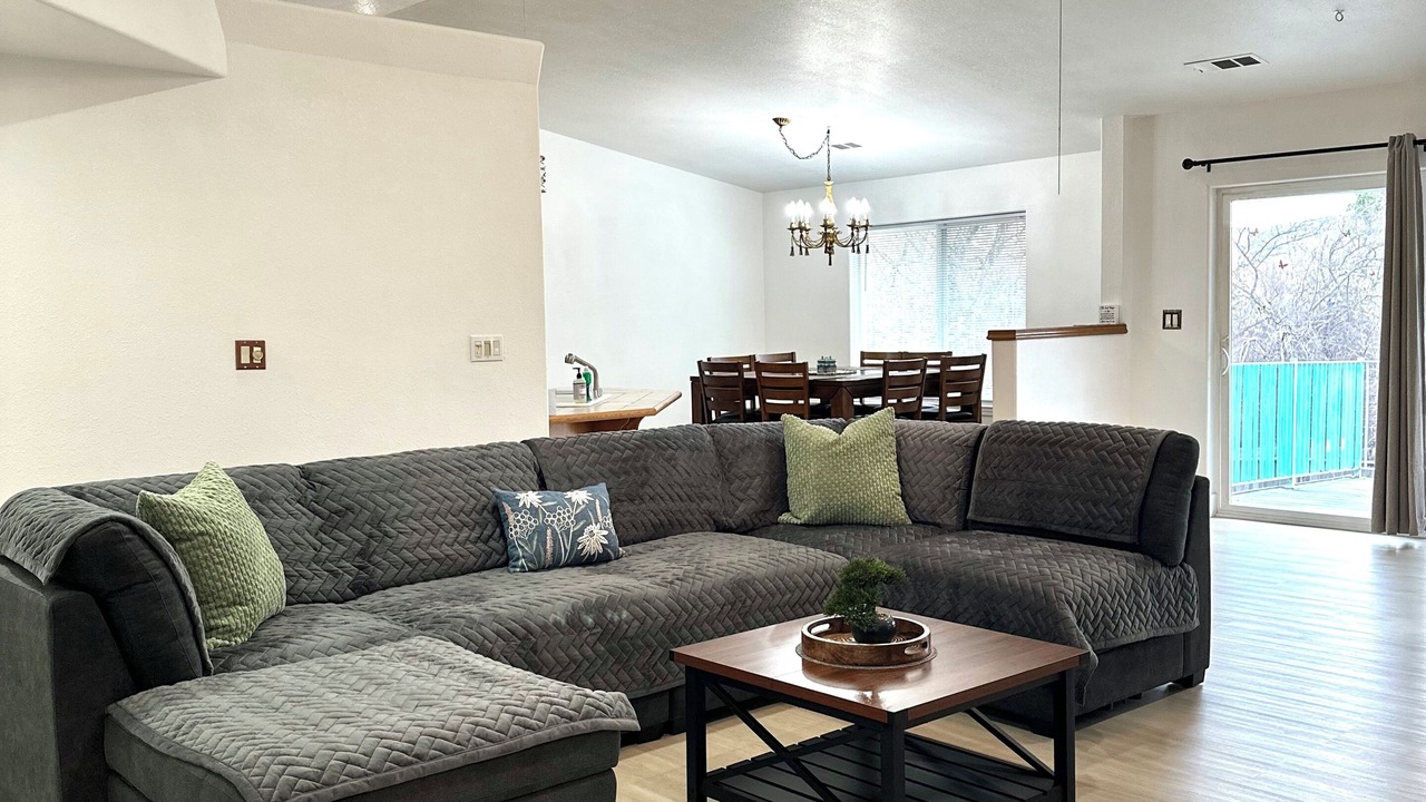 Photo of Livingroom in Yreka