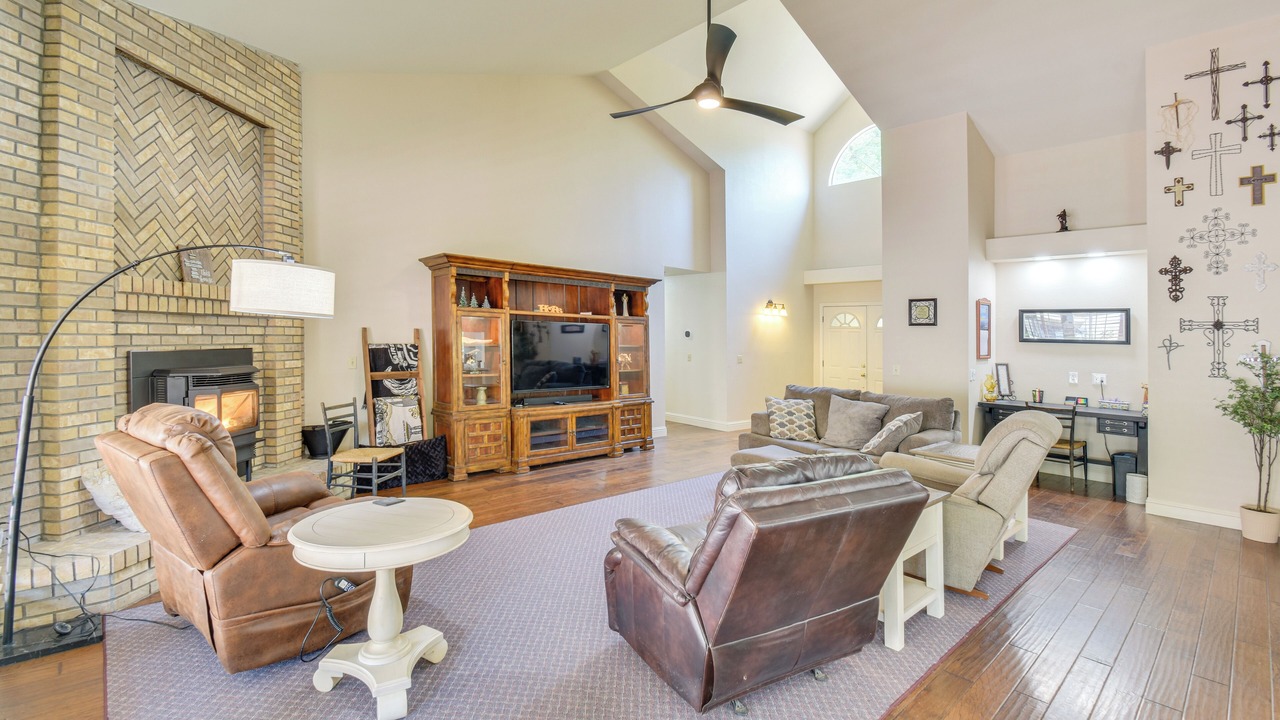 Photo of Livingroom in Merced