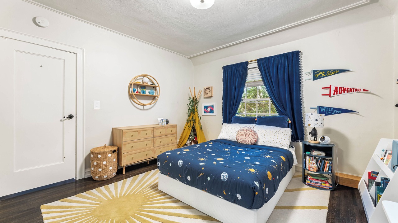 Photo of Bedroom in Hollywood