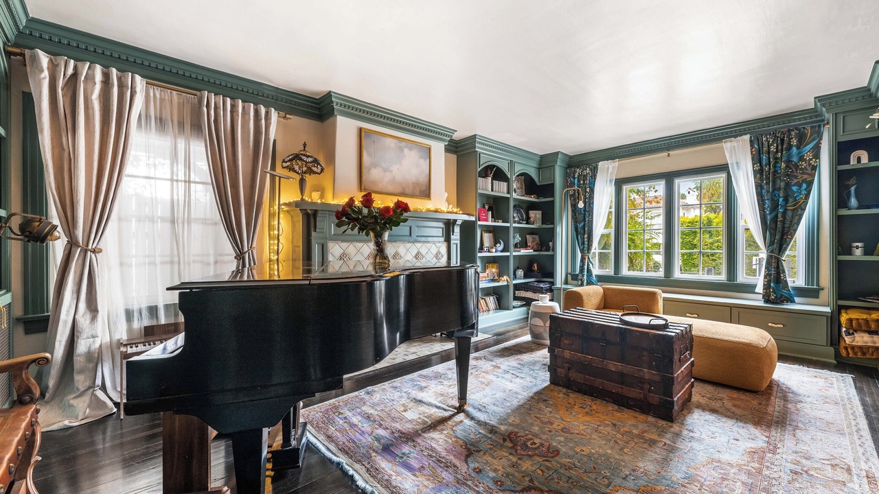 Photo of Livingroom in Hollywood