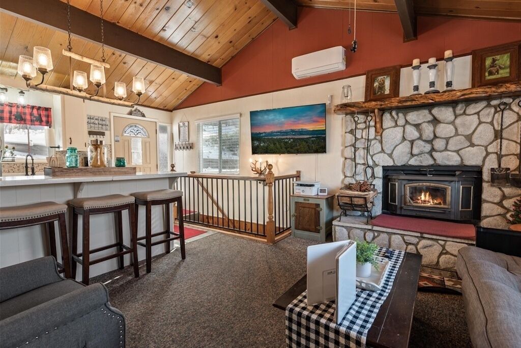 Photo of Livingroom in Upper Moonridge