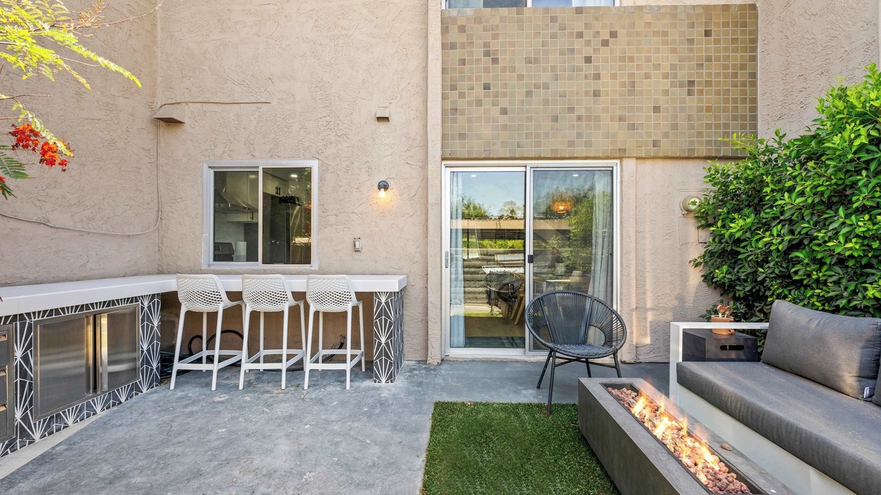 Photo of Outdoor in Racquet Club Estates