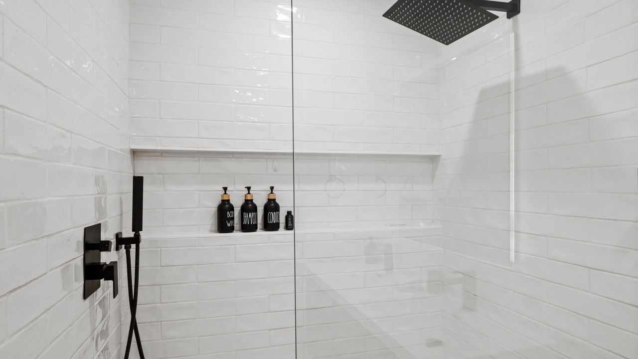 Photo of Bathroom in Racquet Club Estates