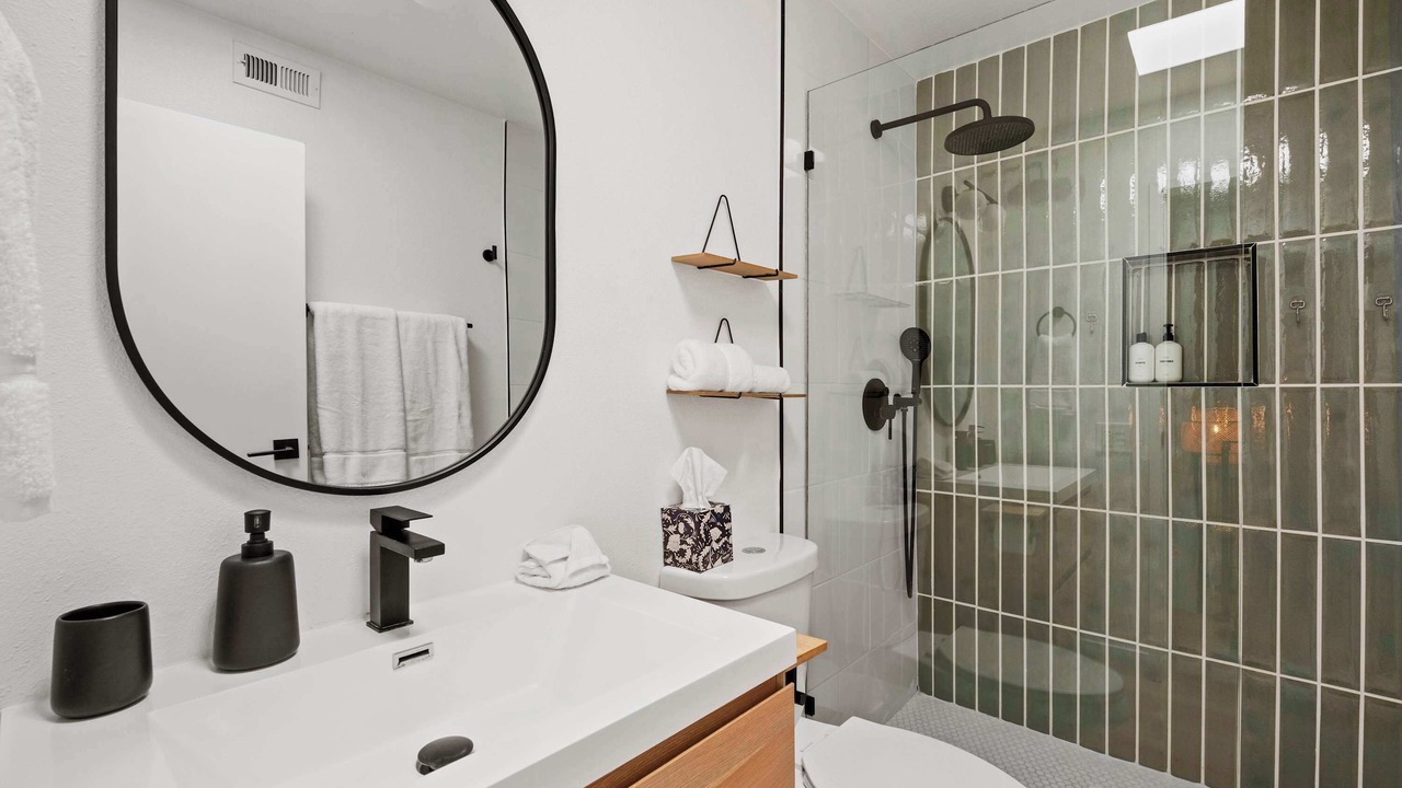 Photo of Bathroom in Racquet Club Estates