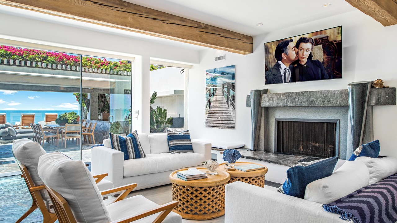 Photo of Livingroom in Eastern Malibu