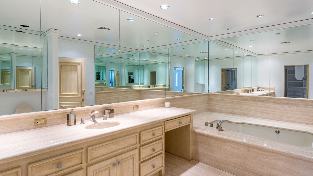 Photo of Bathroom in Eastern Malibu