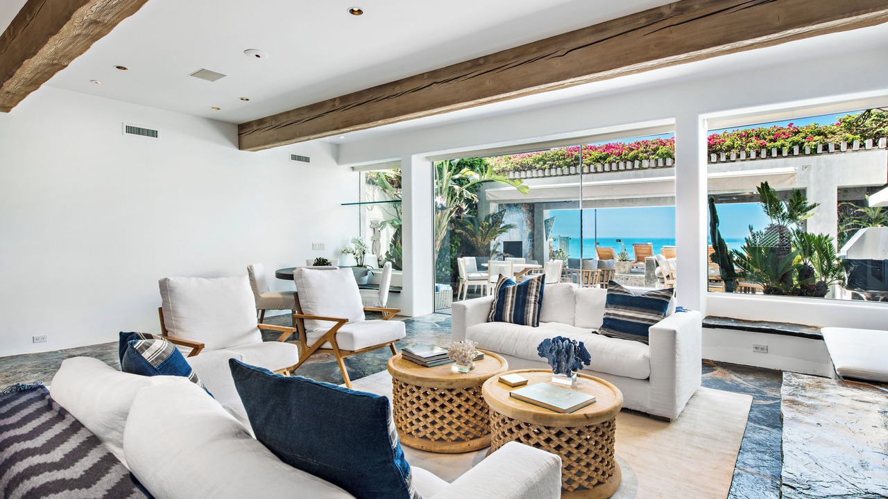 Photo of Livingroom in Eastern Malibu