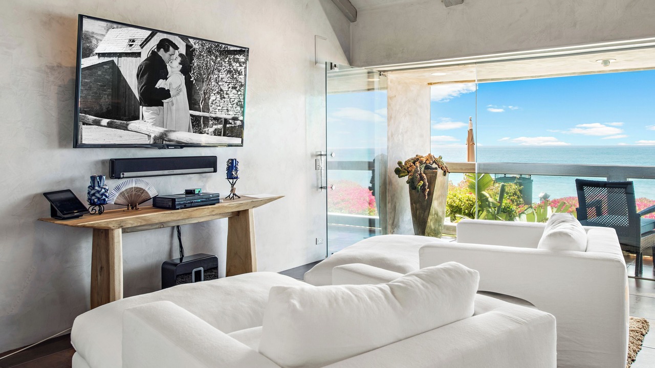 Photo of Livingroom in Eastern Malibu