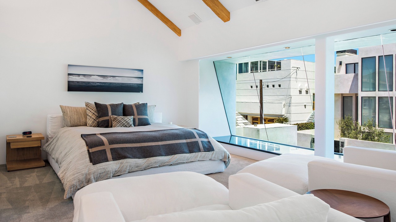 Photo of Bedroom in Eastern Malibu