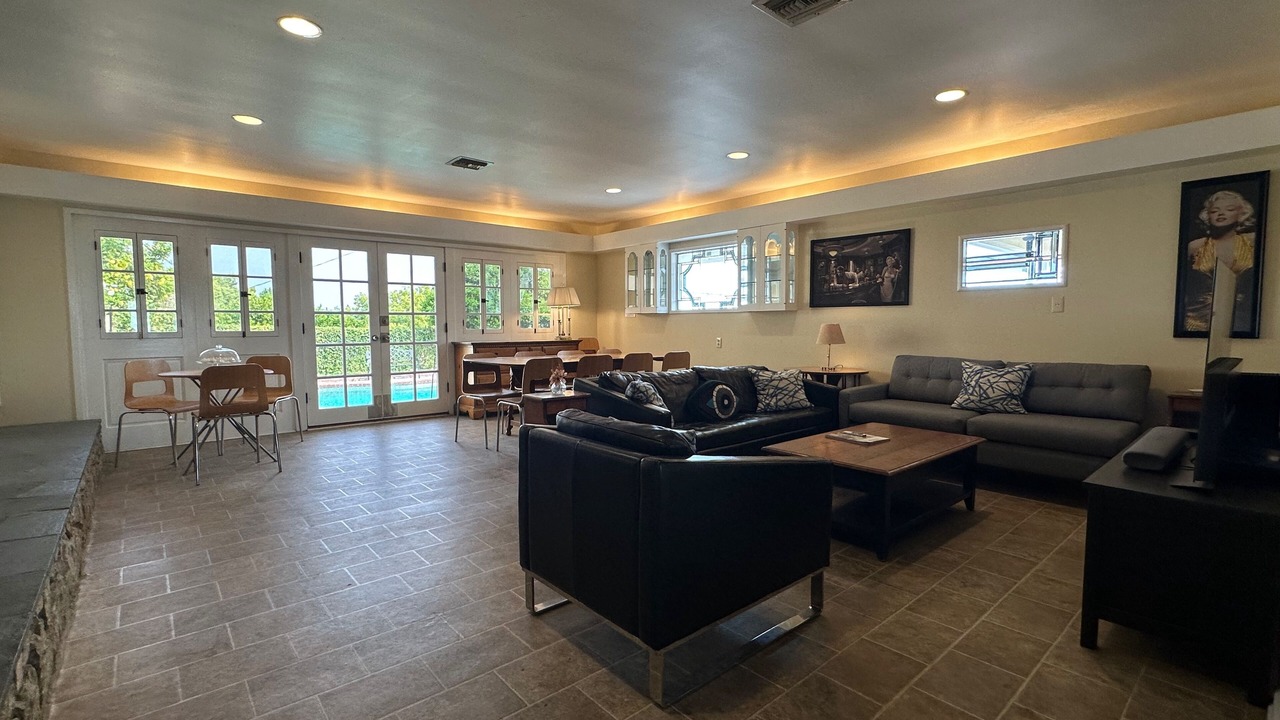 Photo of Livingroom in Burbank
