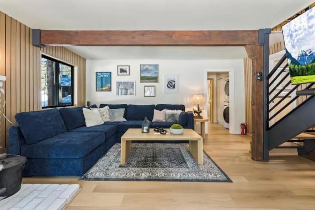 Photo of Livingroom in Tahoe National Forest