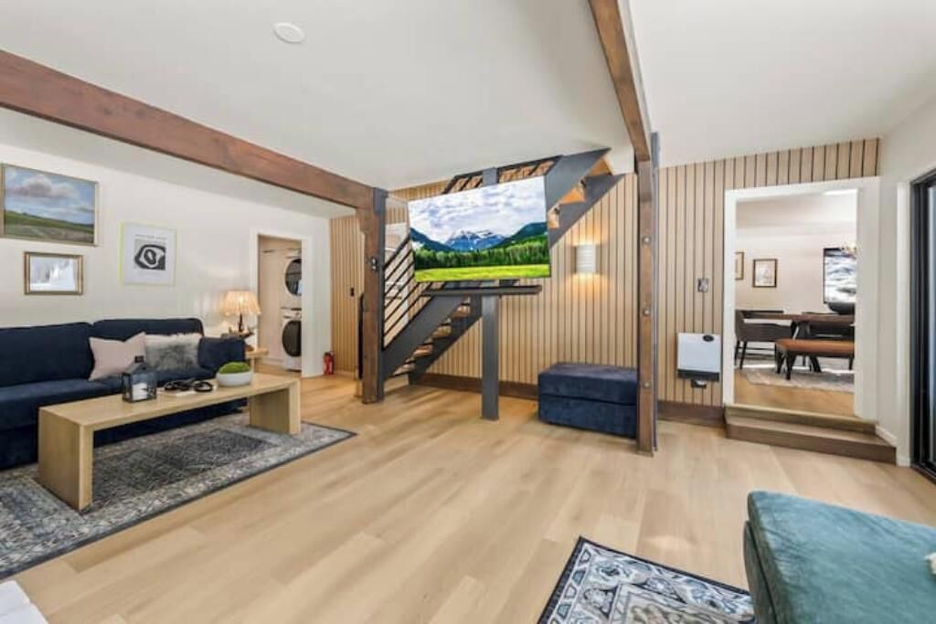 Photo of Livingroom in Tahoe National Forest