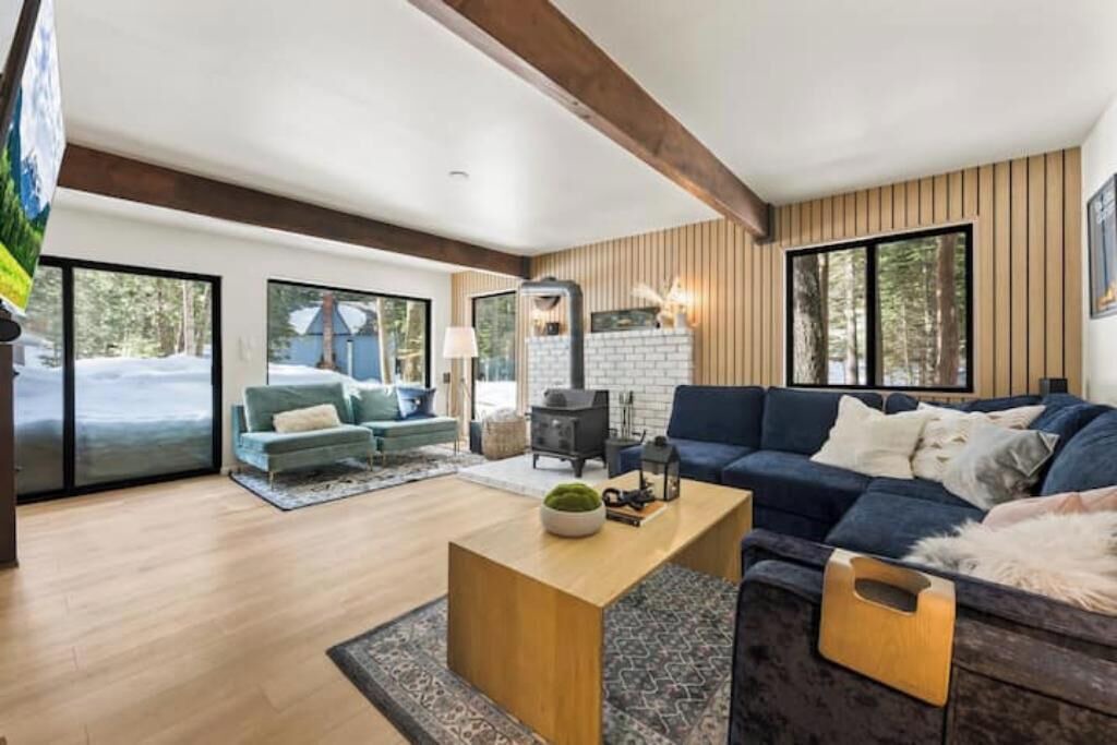 Photo of Livingroom in Tahoe National Forest
