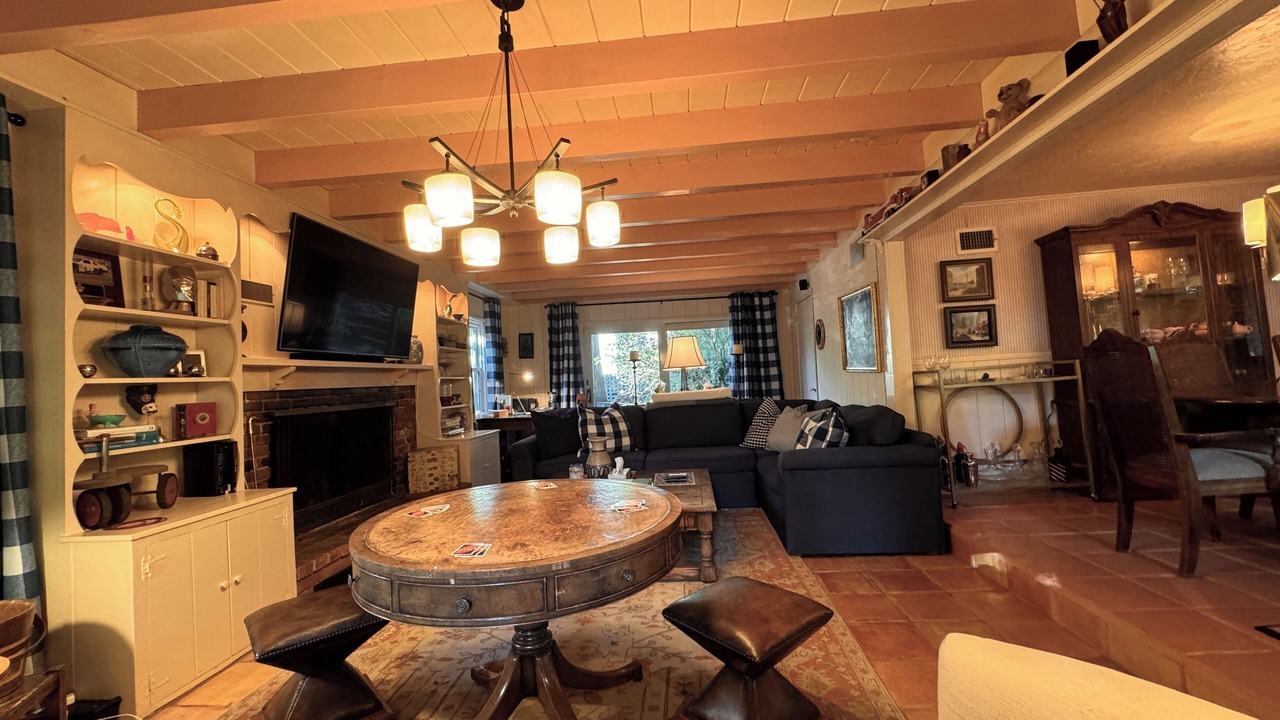 Photo of Livingroom in Crestline