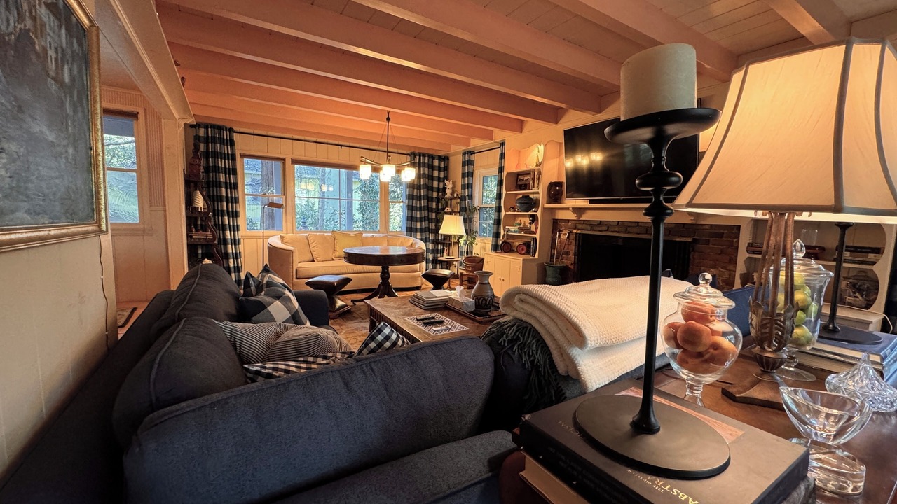 Photo of Livingroom in Crestline