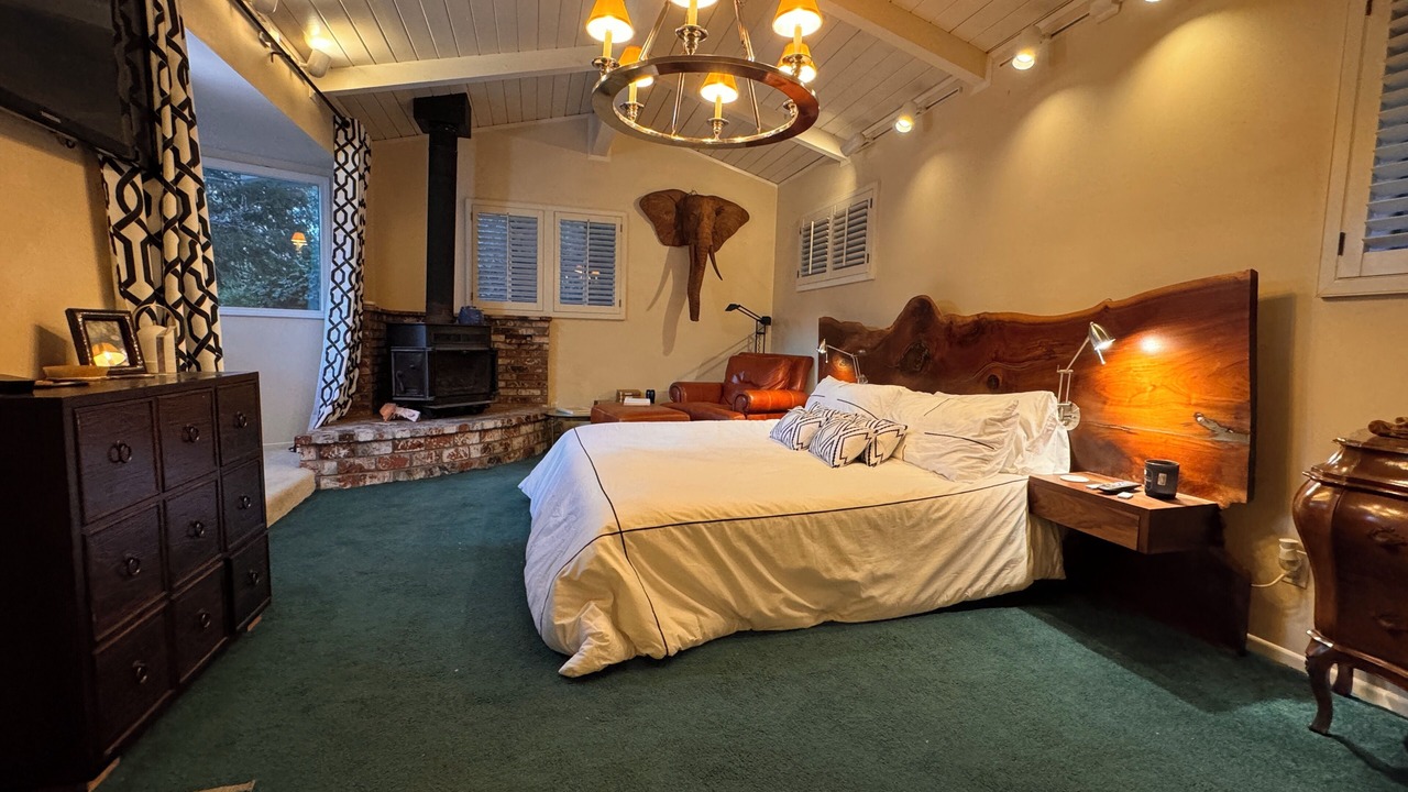 Photo of Bedroom in Crestline