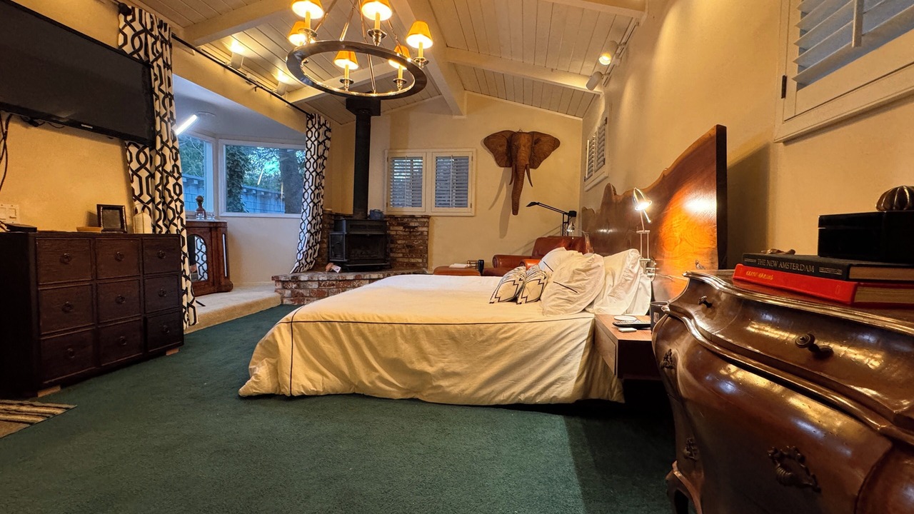 Photo of Bedroom in Crestline