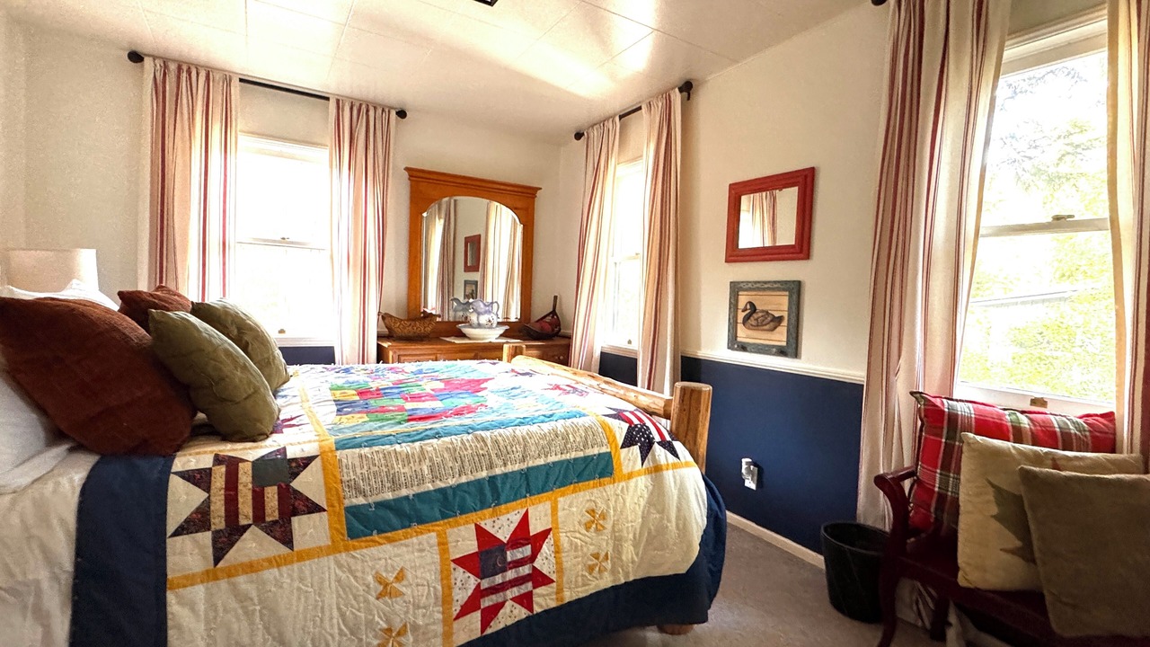 Photo of Bedroom in Crestline