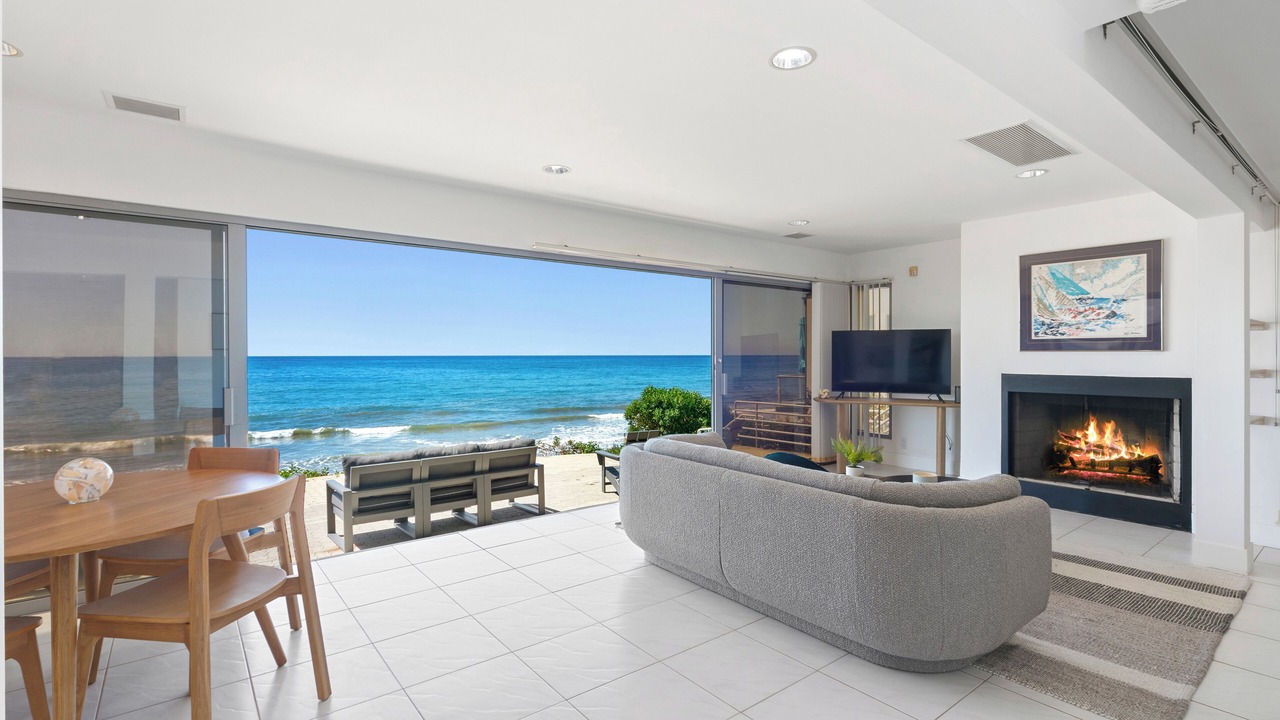 Photo of Livingroom in Western Malibu