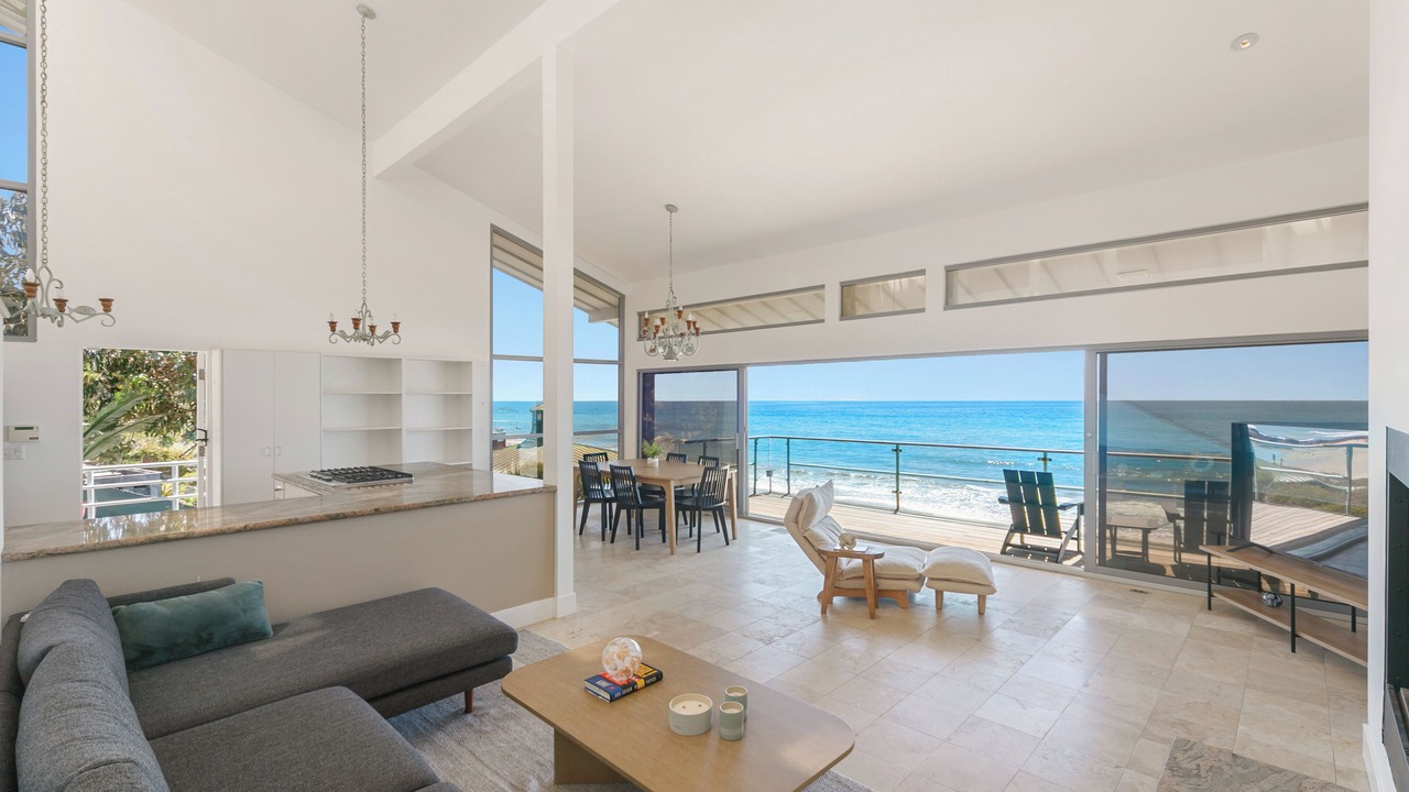Photo of Livingroom in Western Malibu