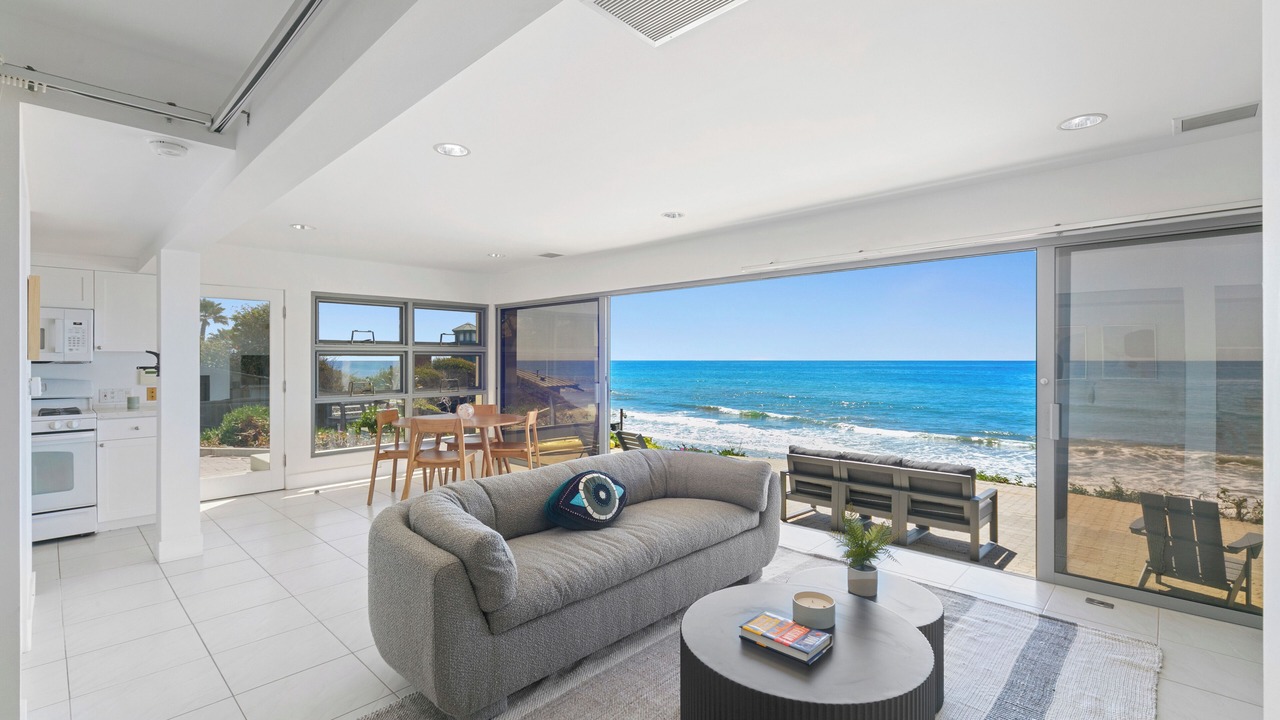 Photo of Livingroom in Western Malibu