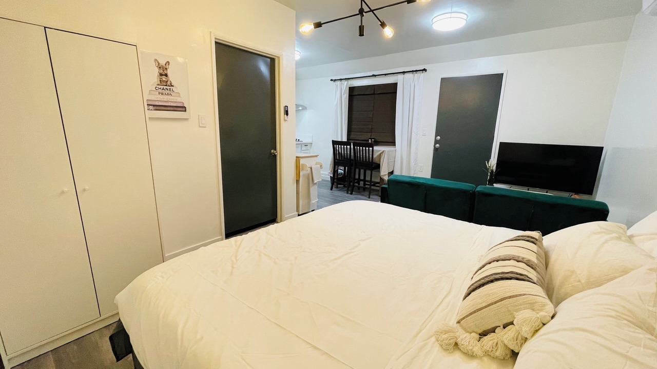 Photo of Bedroom in Reseda