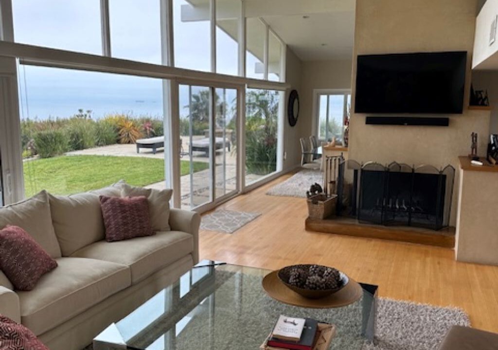 Photo of Livingroom in Western Malibu