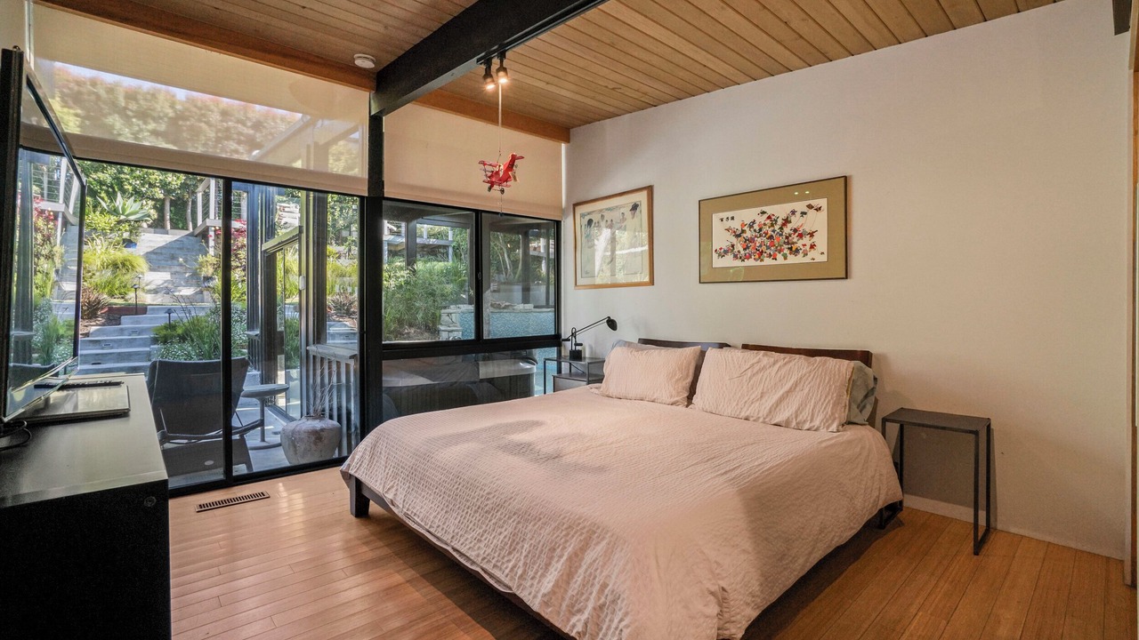Photo of Bedroom in Redondo Beach