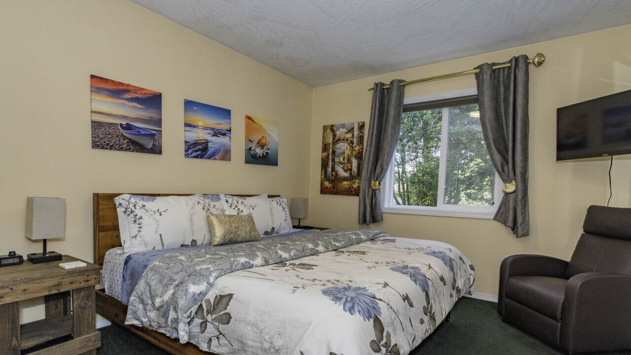 Photo of Bedroom in Crescent City