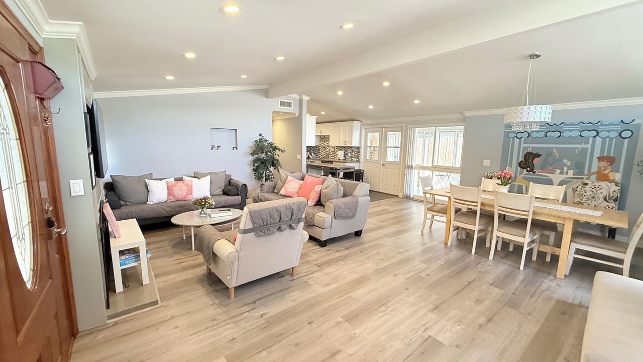 Photo of Livingroom in Anaheim Resort