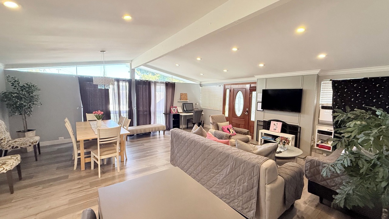Photo of Livingroom in Anaheim Resort