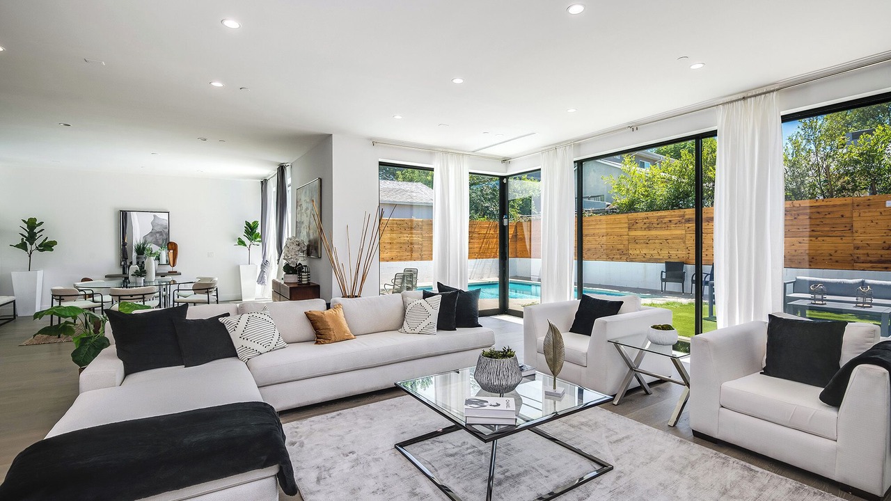 Photo of Livingroom in Encino