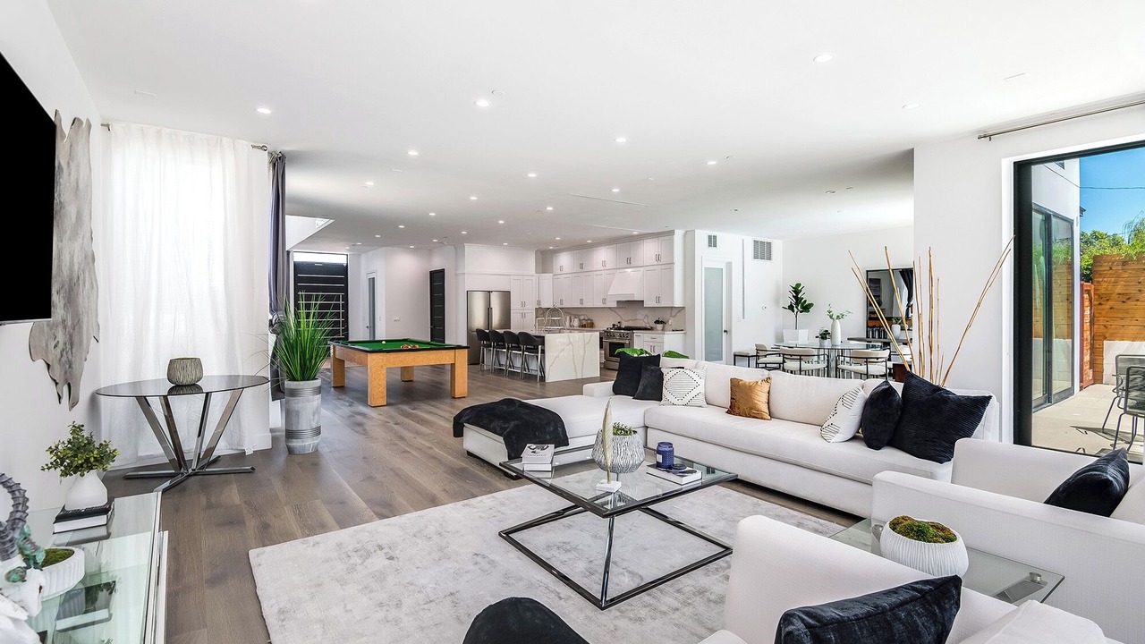 Photo of Livingroom in Encino