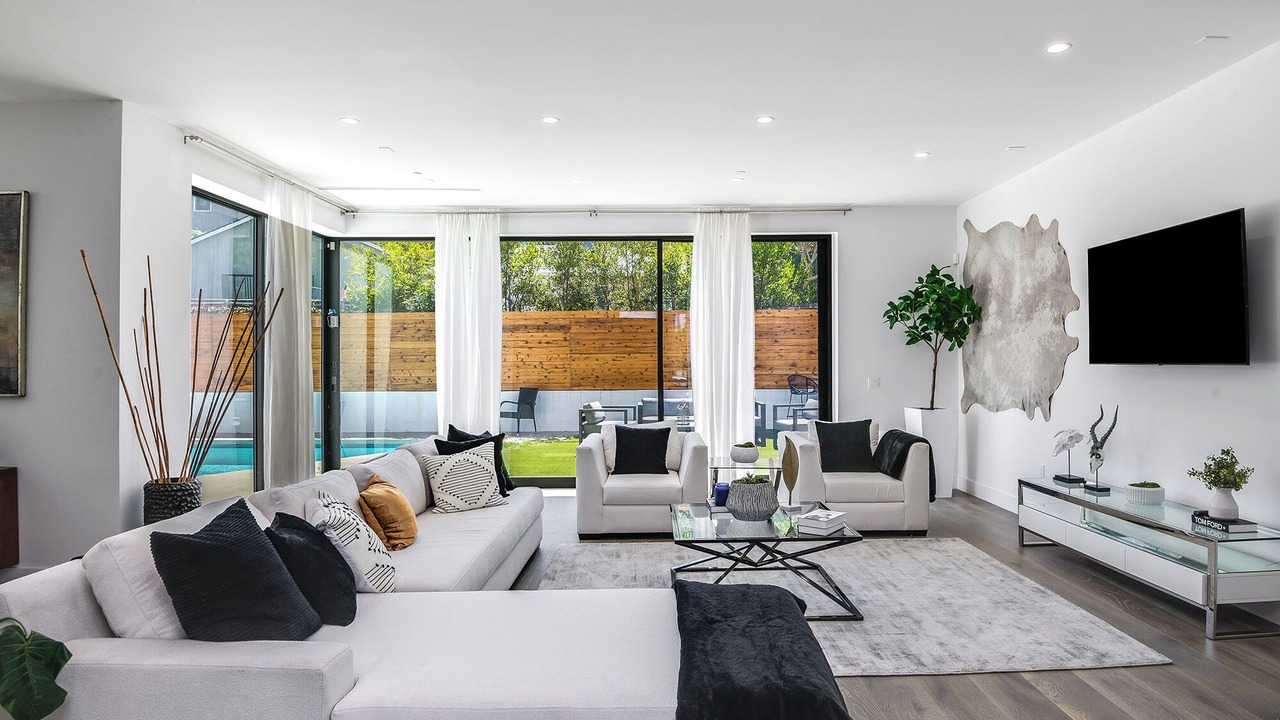 Photo of Livingroom in Encino
