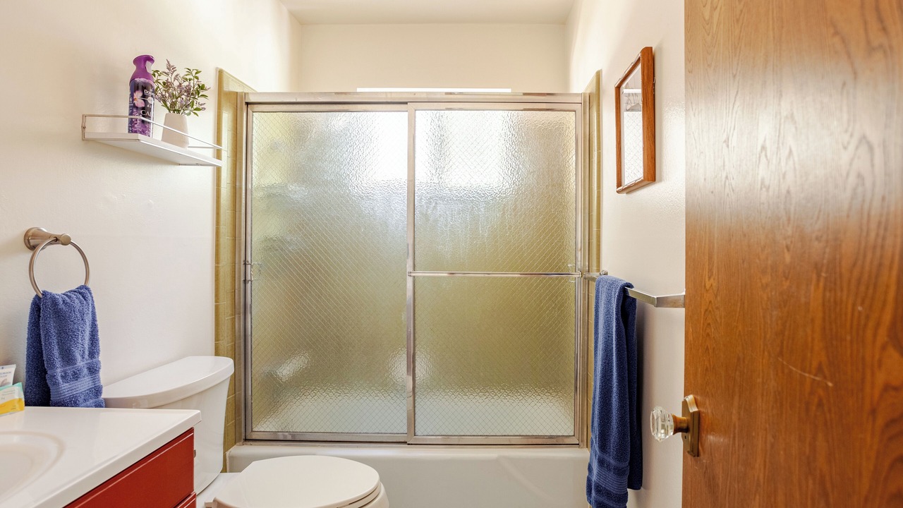 Photo of Bathroom in Twin Peaks