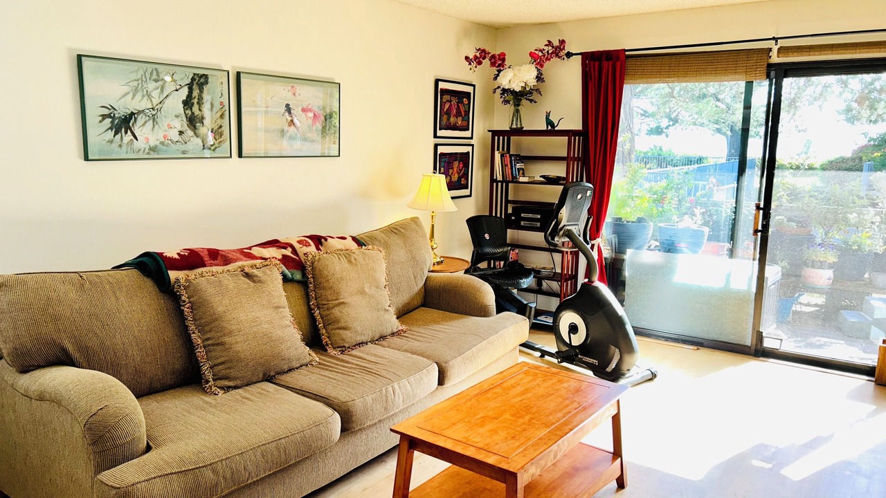 Photo of Livingroom in Bay Area