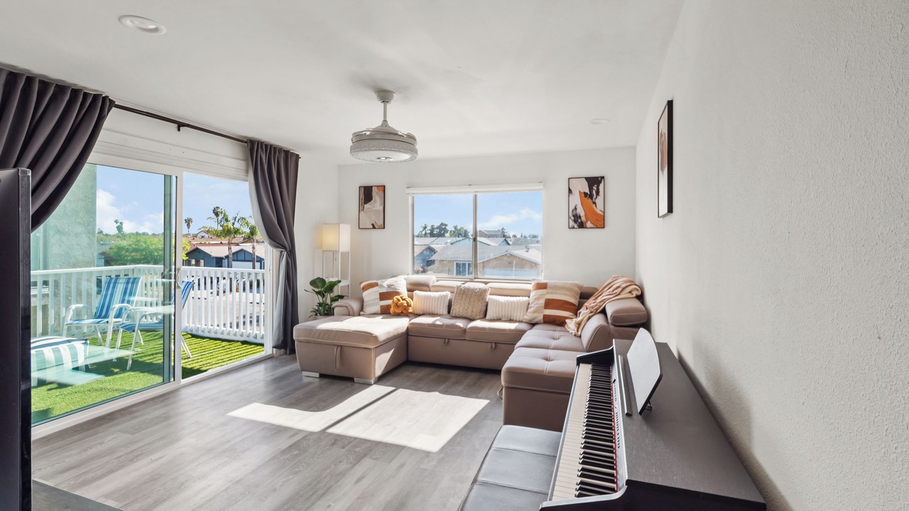 Photo of Livingroom in Mira Mesa